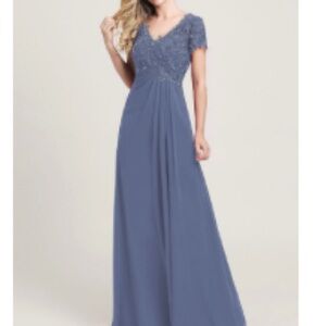 Elegant Blue Lace Evening Dress
